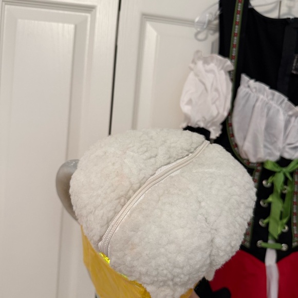 Women’s “Bavarian Beauty” Beer Maid Halloween Costume, M/L - Picture 11 of 12